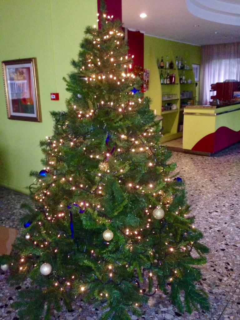 HotelAmoha's tweet photo. Iniziano i preparativi!!! Work in progress!!🎅🎄 http://t.co/7yPkYT7WT0