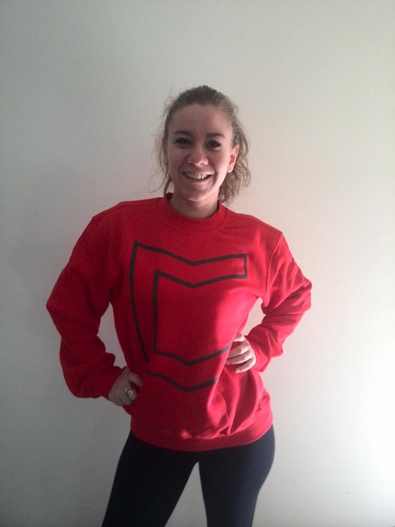 Henar_90's tweet photo. Xfiiiiin tengo mi sudadera @punceed !!!!!! Todabía no tienes la tuya???? Ke molona es!!!!!!! http://t.co/Smld4bXEcV