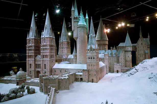 bucketify's tweet photo. It's Christmas at #Hogwarts - @wbstudiotour http://t.co/FtI4OqHJw6