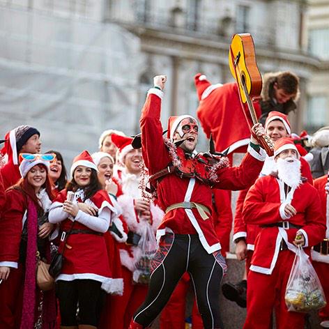 bucketify's tweet photo. Santa Clauses descend on London for #Santacon2014 http://t.co/Ehe9XrmRPd