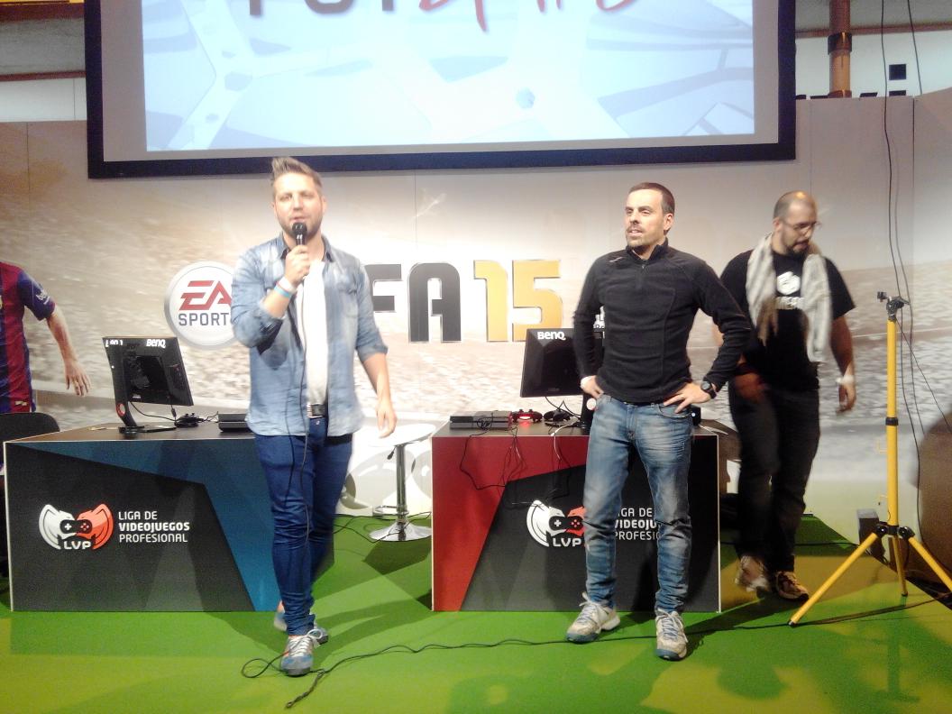 LVPes's tweet image. En 5 mins empezamos el gol de oro con @Outconsumer en @EASPORTSEsp. Márcale y entra en el sorteo de unos #TRITTON :D