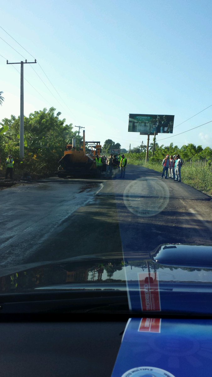 Gobierno Danilo medina asfalta carretera villa tapia a salcedo. Manos a la obra
