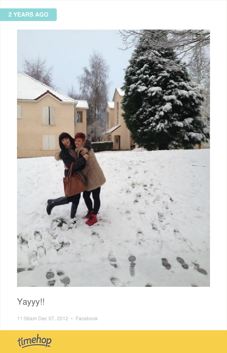 lunabrooks's tweet photo. Waking up to snow two years ago x http://t.co/IAQ874oDmG http://t.co/ya7XWDYgsB