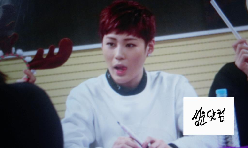 SUNGWOONdotcom's tweet photo. 141207 prev 인천팬싸인회 #핫샷 #hotshot #하성운 #성운 오랜만에우리 성우니의 혀앓이.......나는 죽쏘 ㅇ<-< 오늘은 깐성운이아닌 내린성운이 ㅠㅠ http://t.co/bSPJglbDxR