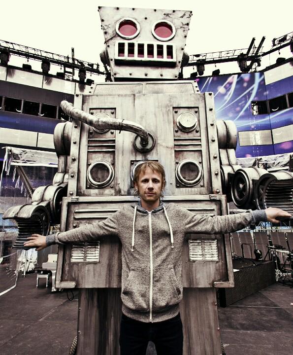 Happy birthday my favourite drummer 