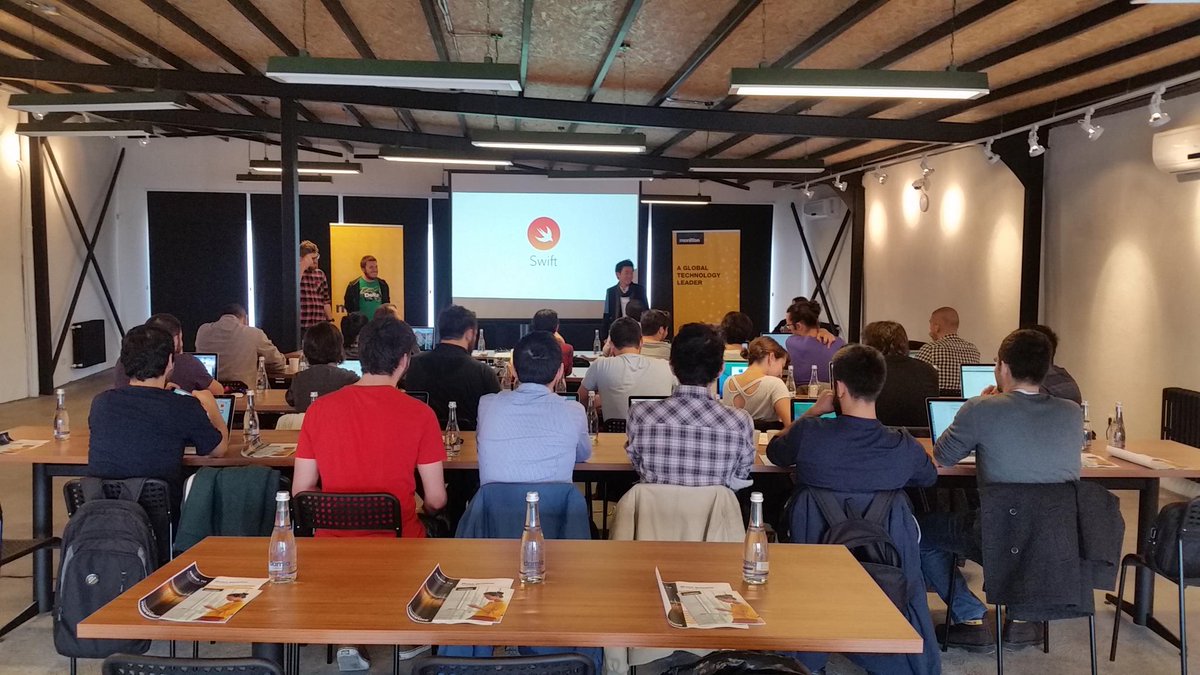 kolektifhouse's tweet image. Swifters are enjoying @mengto 's workshop at KoHall on a great sunday! #swiftalong #designcode #workshop #sunday