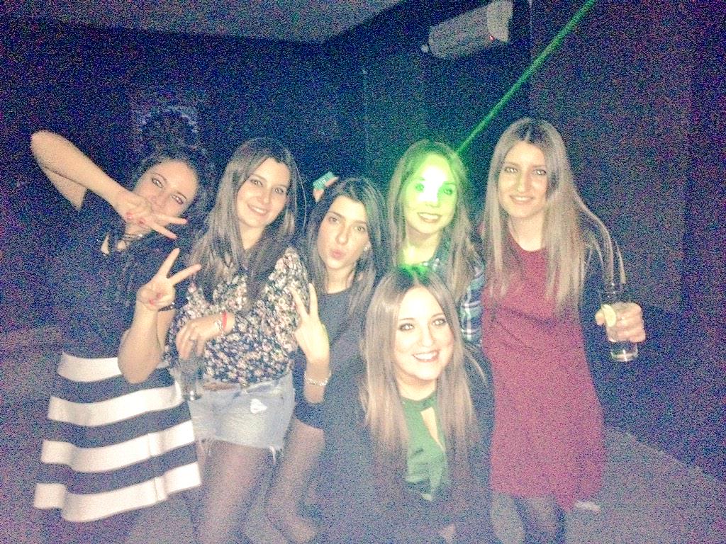 LorenaToledo94's tweet photo. ¡¡Que pasen los años y no cambie esto!! 💖 #COGORCERAS  @Viky_2808 @virgi_rom4 @Andrea88a @annnaR_ @AnaaDC http://t.co/xIqNDcEu9n