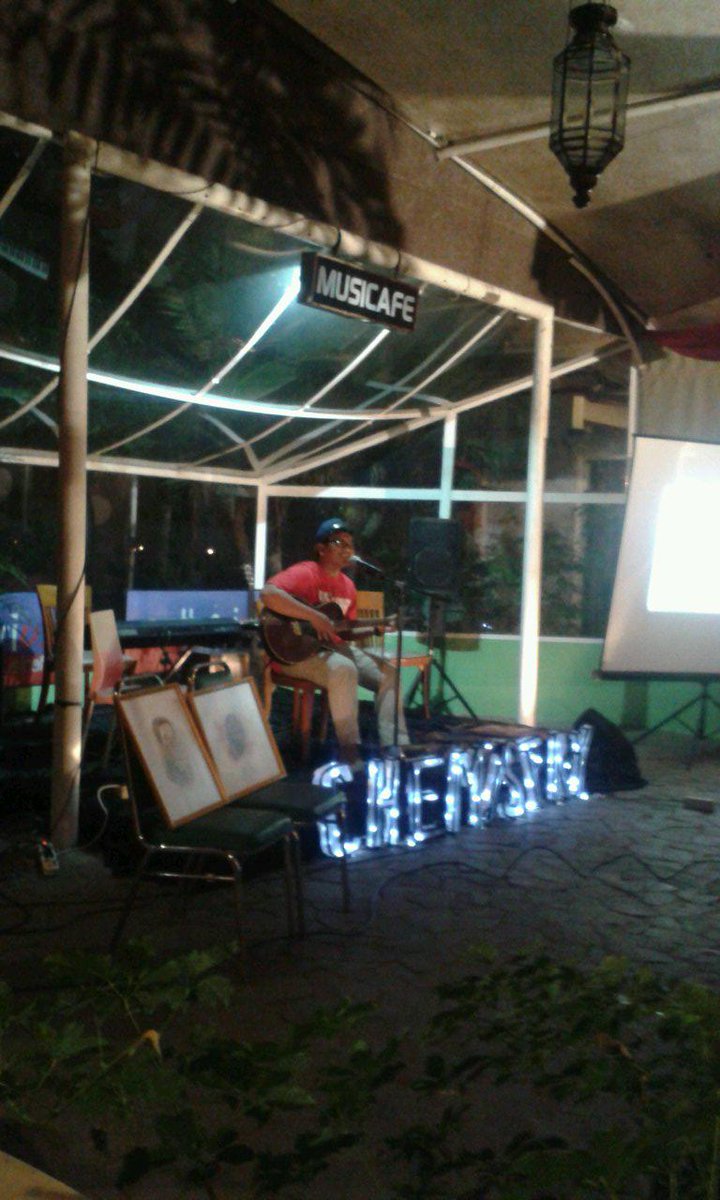 Stand up comedy, by Anggi nih..... haha