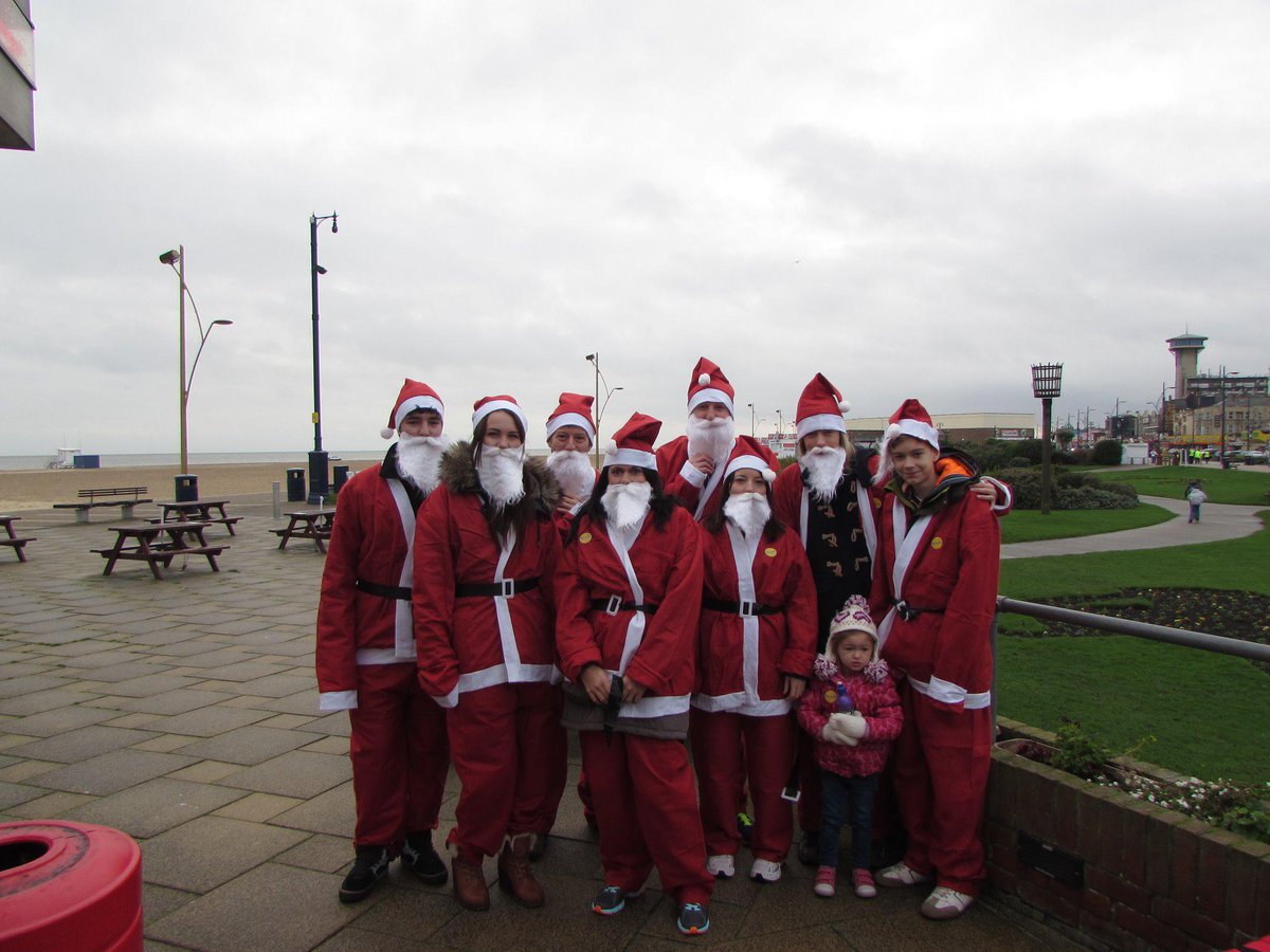MAB_ODack's tweet photo. Massive well done to the MAB team who raised cash for @EACH_hospices today in the #santarun http://t.co/doGvK6LdHV