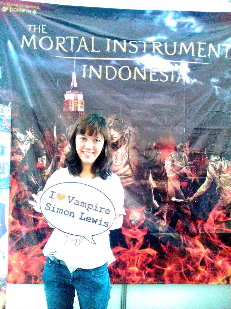 ChaJonas's tweet photo. #IRF2014 di stand @TMIndo. Nulis postcards, gambar runes, beli kalung, pasang tato &amp; bolak-balik ke photo booth XD http://t.co/NR5YuLtRIo