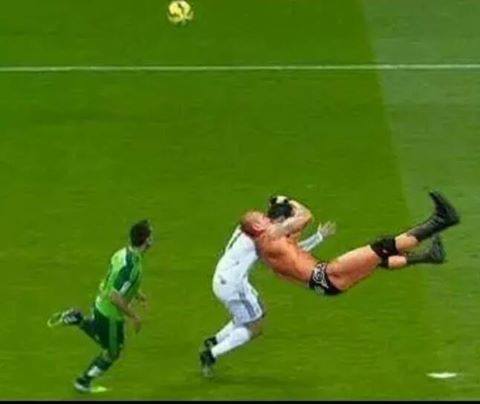 FootballFunnnys's tweet image. Outta nowhere..