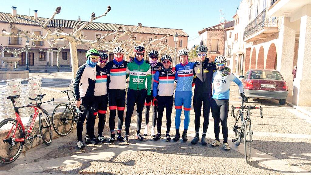 Pers_Running's tweet photo. Buena salida x tierras Alcarreñas con nuestros amigos @triguada @TriatlonAzukeka @agonzalezlizan @fergomezcubero http://t.co/Z34CxUHnze