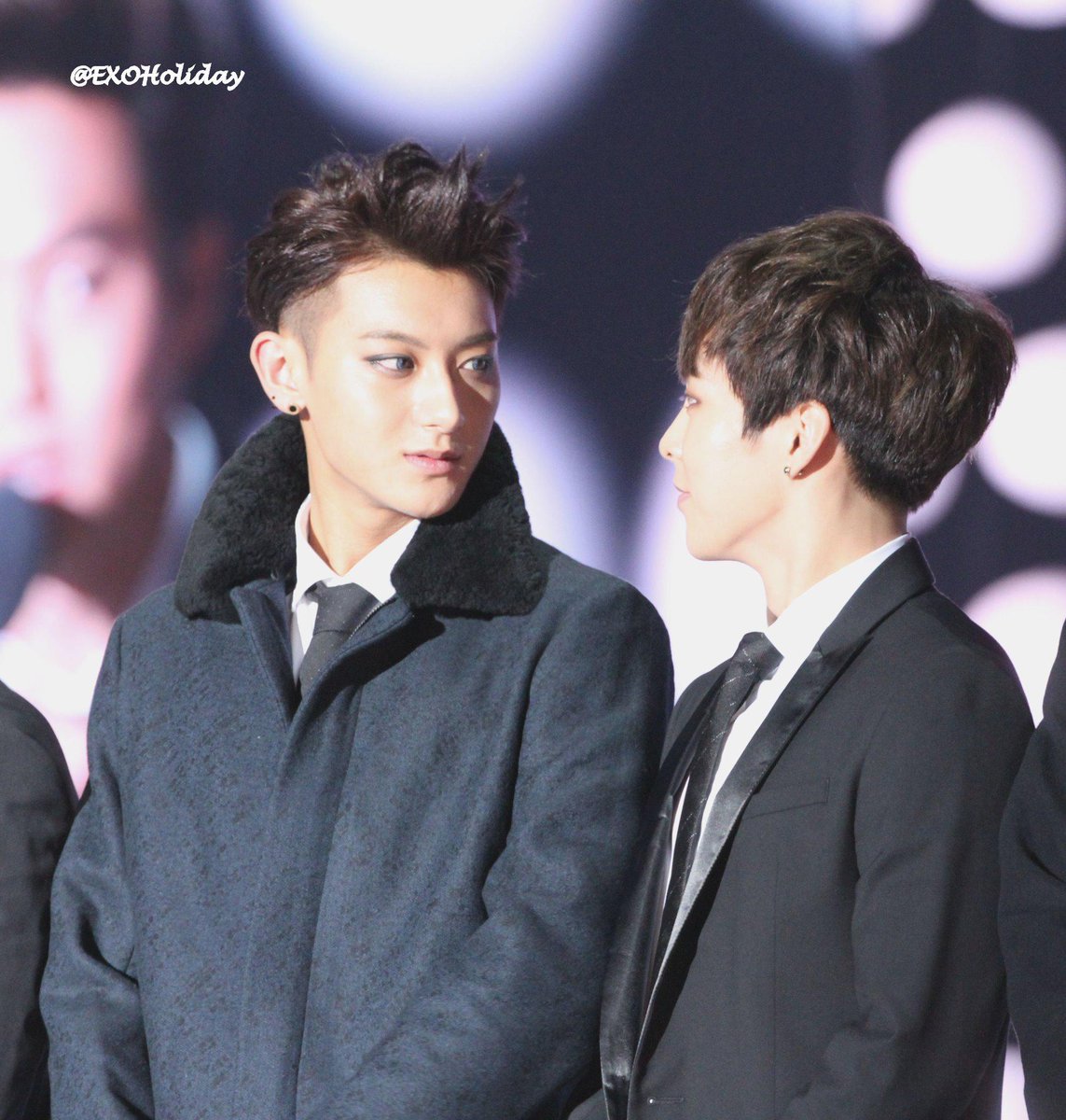 EXOHoliday's tweet photo. 141203 MAMA #Xiumin #Tao http://t.co/cfkj0W1jQK