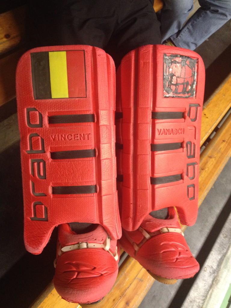 alexandre_016's tweet photo. @VincVanasch thanks for the gift #ellesattirentlesballes #tropfaciledejoueravecca #sheriff #hockeysalle #objectifDH http://t.co/kVwEypWAhS