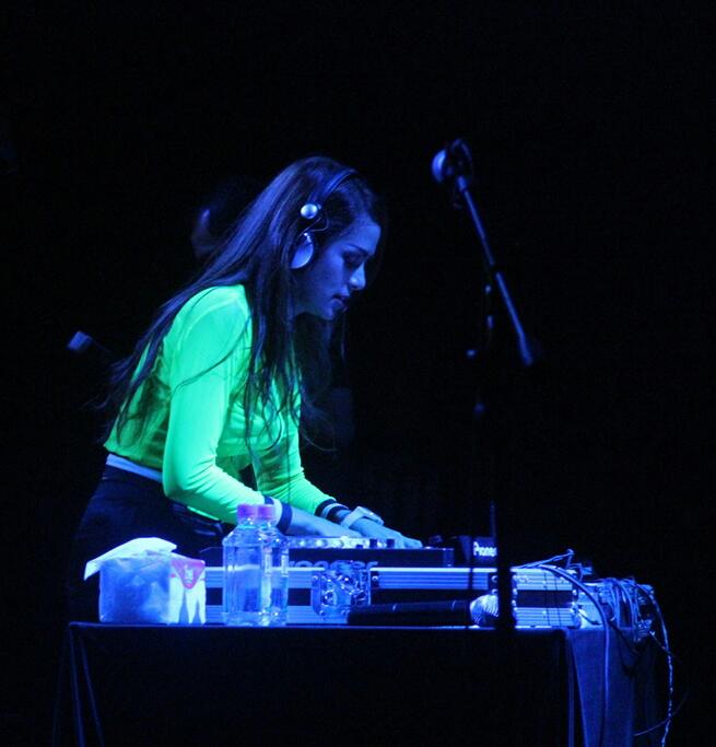 <a href="/Dj_Yasmin/">Fahria Yasmin Baladraf</a> on stage di Bogor Mix 4 Fun <a href="/BMF_IPB2014/">Bogor Mix 4 Fun </a> semalem nih.