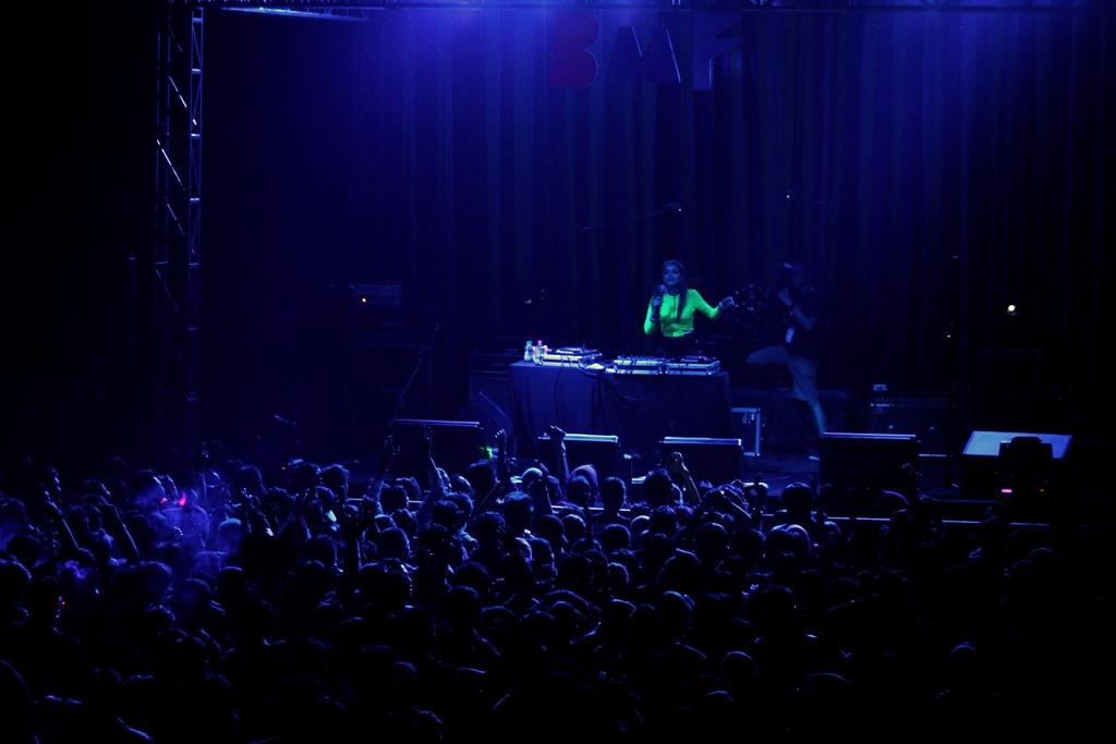 Ini crowd semalem pas <a href="/Dj_Yasmin/">Fahria Yasmin Baladraf</a> on Stage Bogor Mix 4 Fun <a href="/BMF_IPB2014/">Bogor Mix 4 Fun </a>