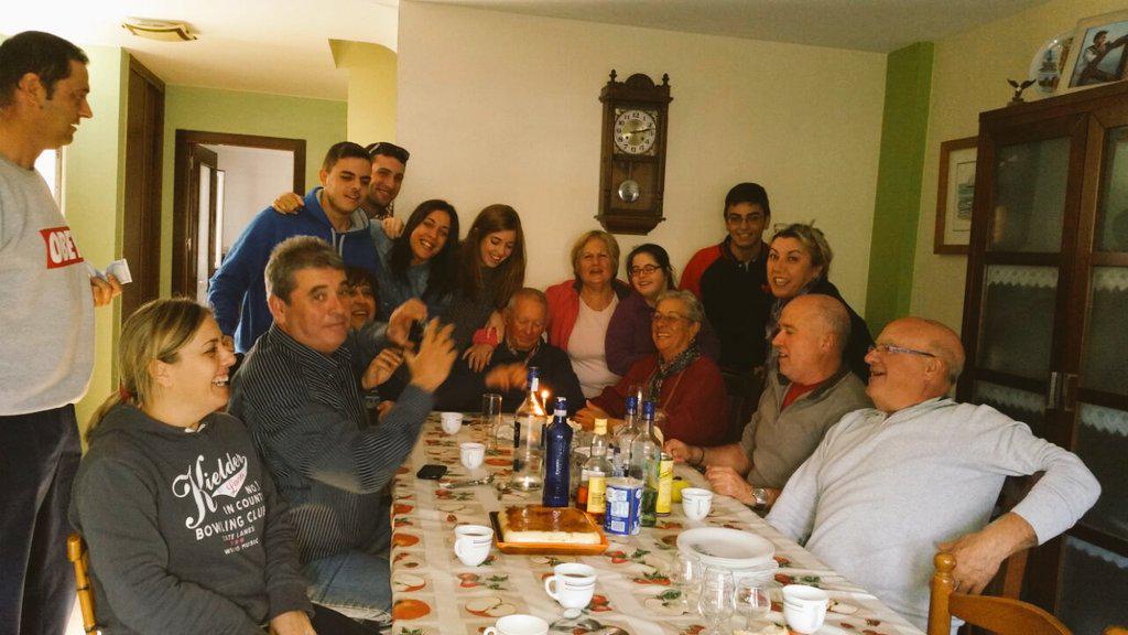 vlrGl's tweet photo. Reuniones familiares #IRREPETIBLES http://t.co/L6mvmXcHY7