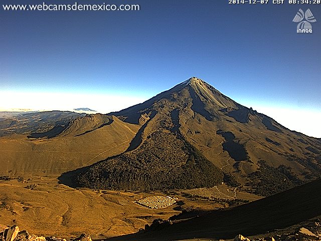 webcamsdemexico's tweet photo. Así luce en este momento el punto más alto de México, el Pico de Orizaba y el observatorio de rayos gamma #HAWV http://t.co/KJ2q8TUUUa