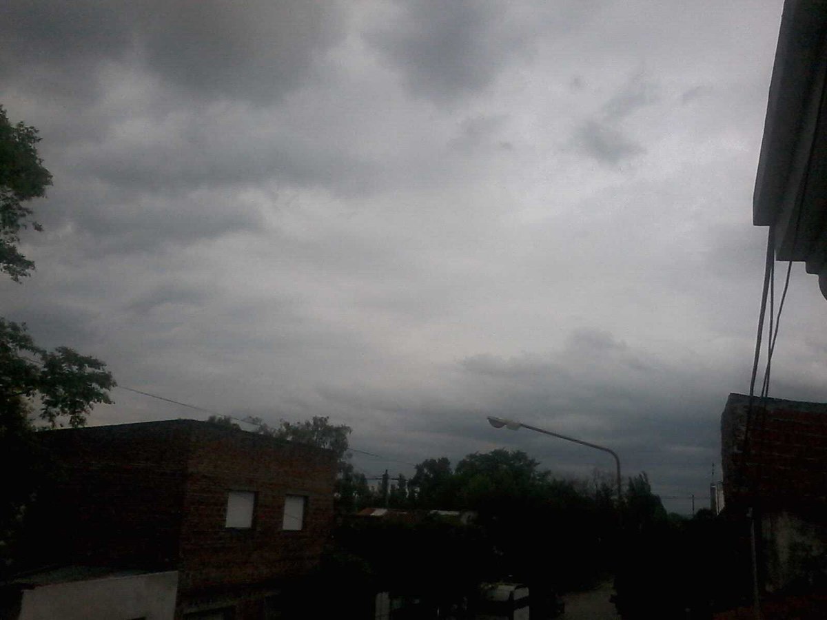 silsofi18's tweet photo. @C5N #llueveen gualeguaychu ..ahora sale mate con papa guille y mi hija sofia http://t.co/xIsQwAb44M