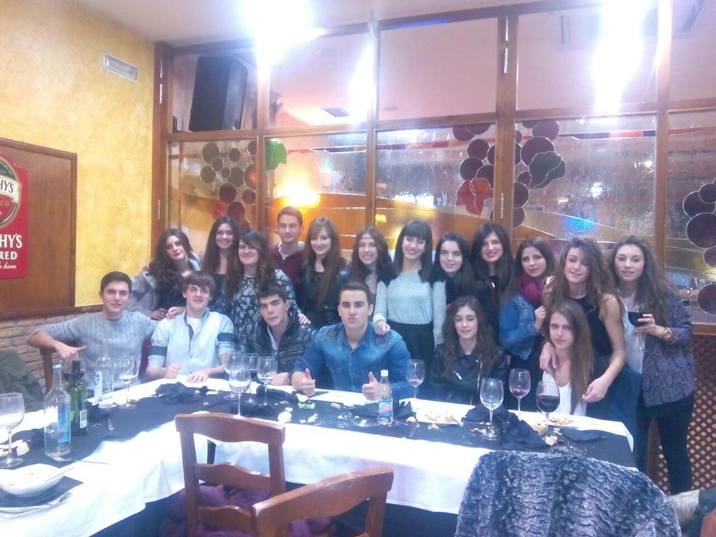 Kintos96Lodosa's tweet photo. GRANDISIMA NOCHE LA DE AYER Y GRANDISIMOS #KINTOS96 http://t.co/iQx2QXvFgC