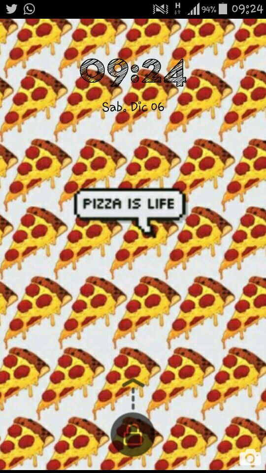 infinitymcpayne's tweet photo. @NiallOfficial FOLLOW ME! I HAVE A PIZZA😂😌 http://t.co/owvDPSqGpy