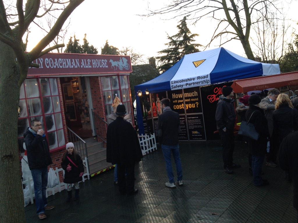 PhilVickersLP's tweet photo. TOP stall at #LincolnChristmasMarket - Ye Olde @Lrsplr giving away free non-alc punch! 👍

#LCM2014 
#LrspLr http://t.co/tUUIt47MAO