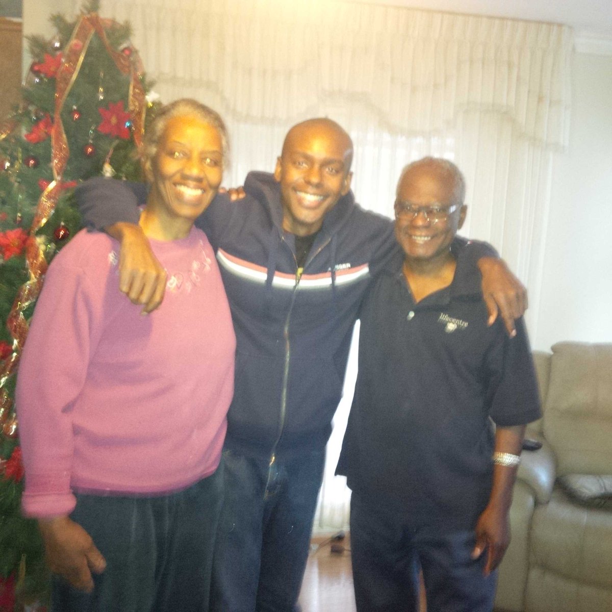 Got a chance to hang out with. My Auntie and Uncle in Ottawa before departure back to Toronto. I LOVE my family :-)
