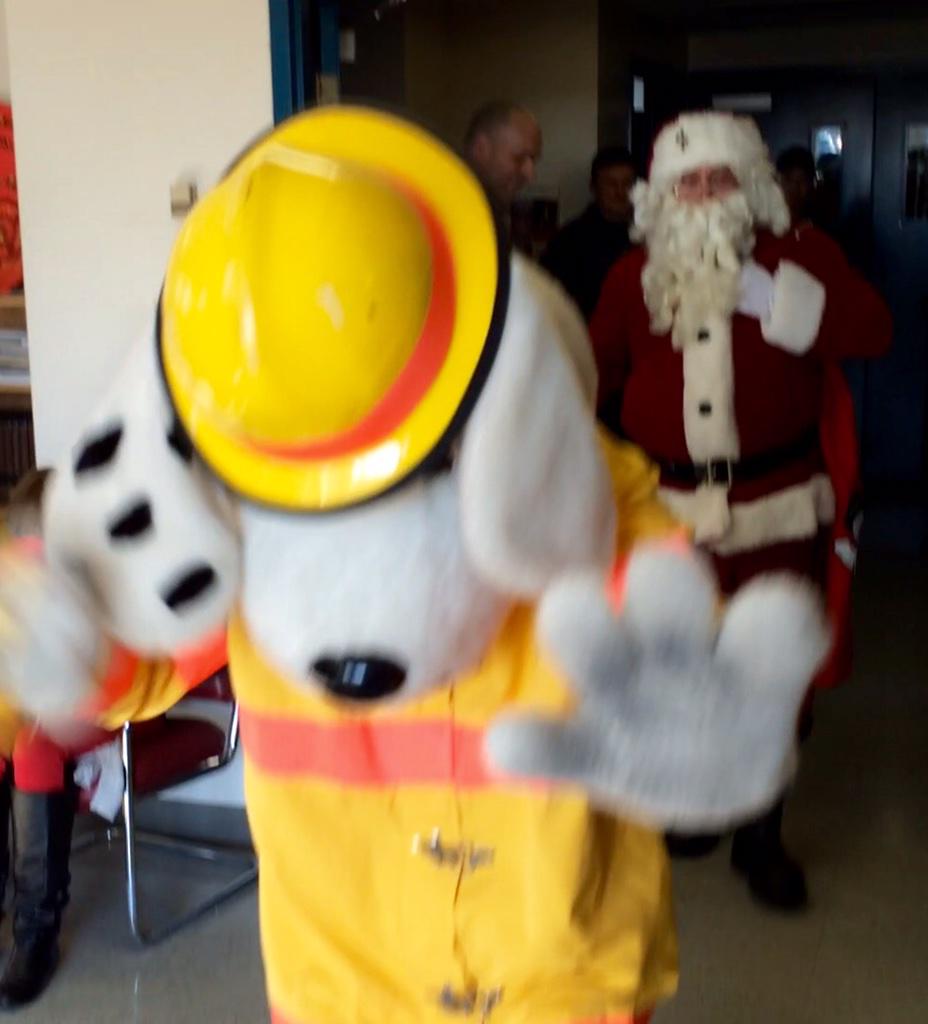 cpffasparky's tweet photo. @CornwallPFFA Great job with 2014 Kids Christmas party #2Station #CornwallSparky #SparkysToyDrive Santa and I enter! http://t.co/40uG8jK6om