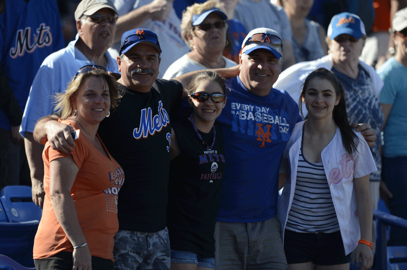 Mets's tweet photo. RT this to win today’s #MetsMonthofGiving prize a family 4-pack of tix &amp; an opportunity to take a pic on the field. http://t.co/I1Duu0xMs0