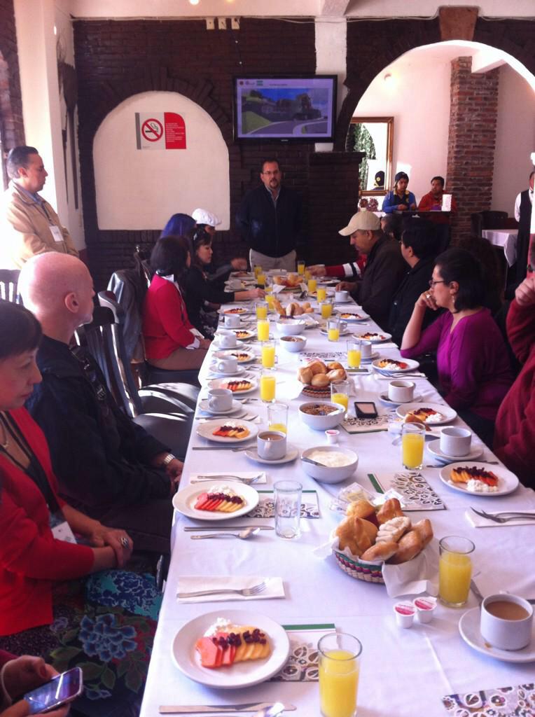 bettynabenitez's tweet photo. Agradecemos a #MetepecPuebloMágico por el desayuno ofrecido al #DestinationSummit14 #EstadoDeMéxico ¡Bienvenidos! http://t.co/RjrhJ7P8Zv