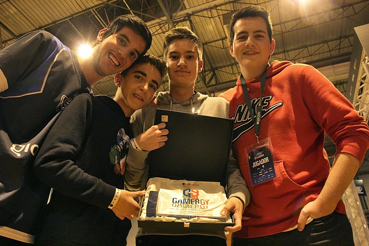 GAMERGY's tweet photo. Os presentamos a los ganadores de #CoD del Torneo Open de #PS4 ¡#PickUpsTeam! http://t.co/sU53kHZydn