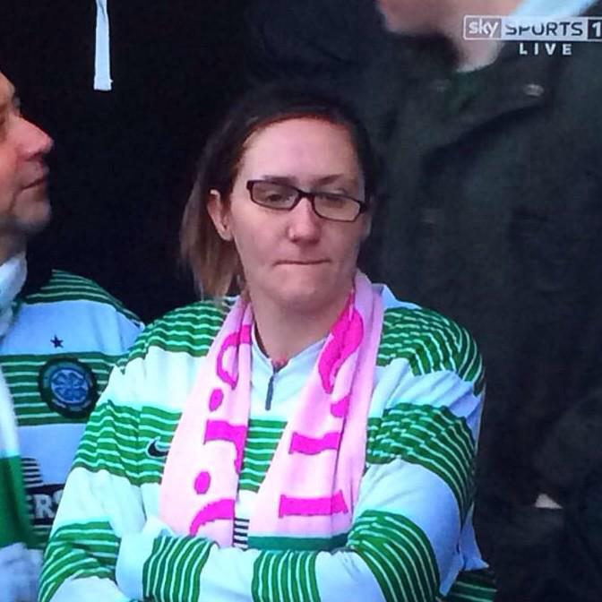 Connelly04's tweet photo. Gave out a gammy and half her specs so some cunt would take her to the game ! #Midden #SellickCalendarBabe #Smackheed http://t.co/XKT6GiNsmC