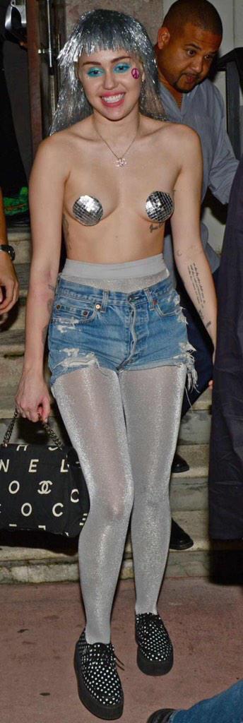TopFBPosts's tweet photo. 1 RT = 1 Prayer for Miley http://t.co/g0FGfp4fmc