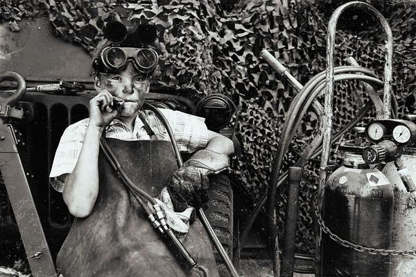 SMALL MEN...
Evocative photograph from <a href="/ReinfriedMarass/">@ReinfriedMarass</a> 
almost-there.co.uk/#!unknown-plea…
#photography #design #art