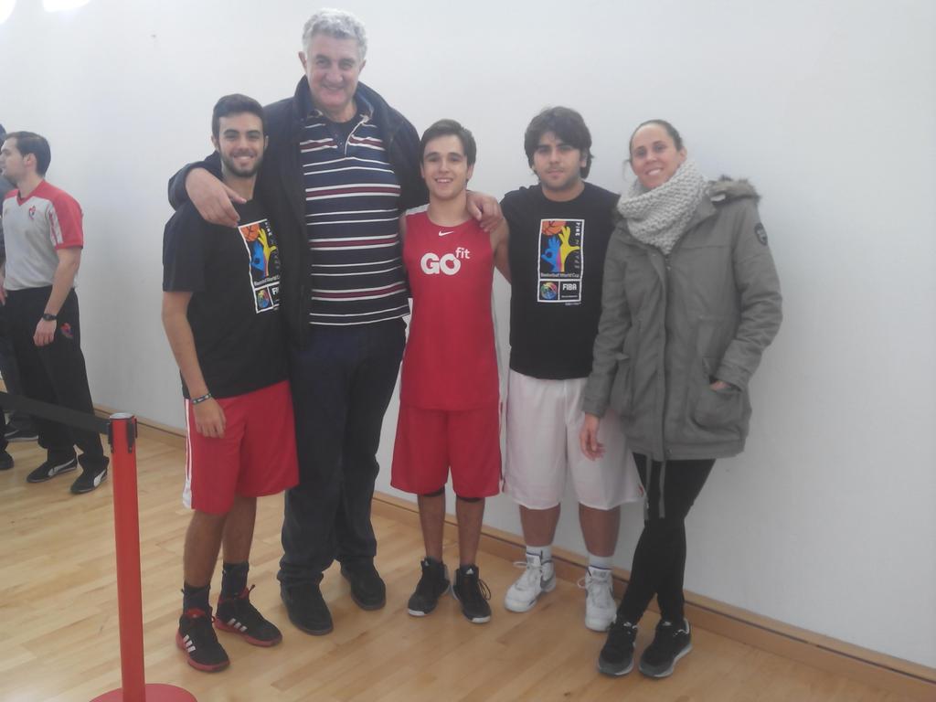 Andy4_MG's tweet photo. Increíble el torneo de hoy #3x3FebGoFit #MotoTeam vs #Supersonics http://t.co/kykXznfSpc