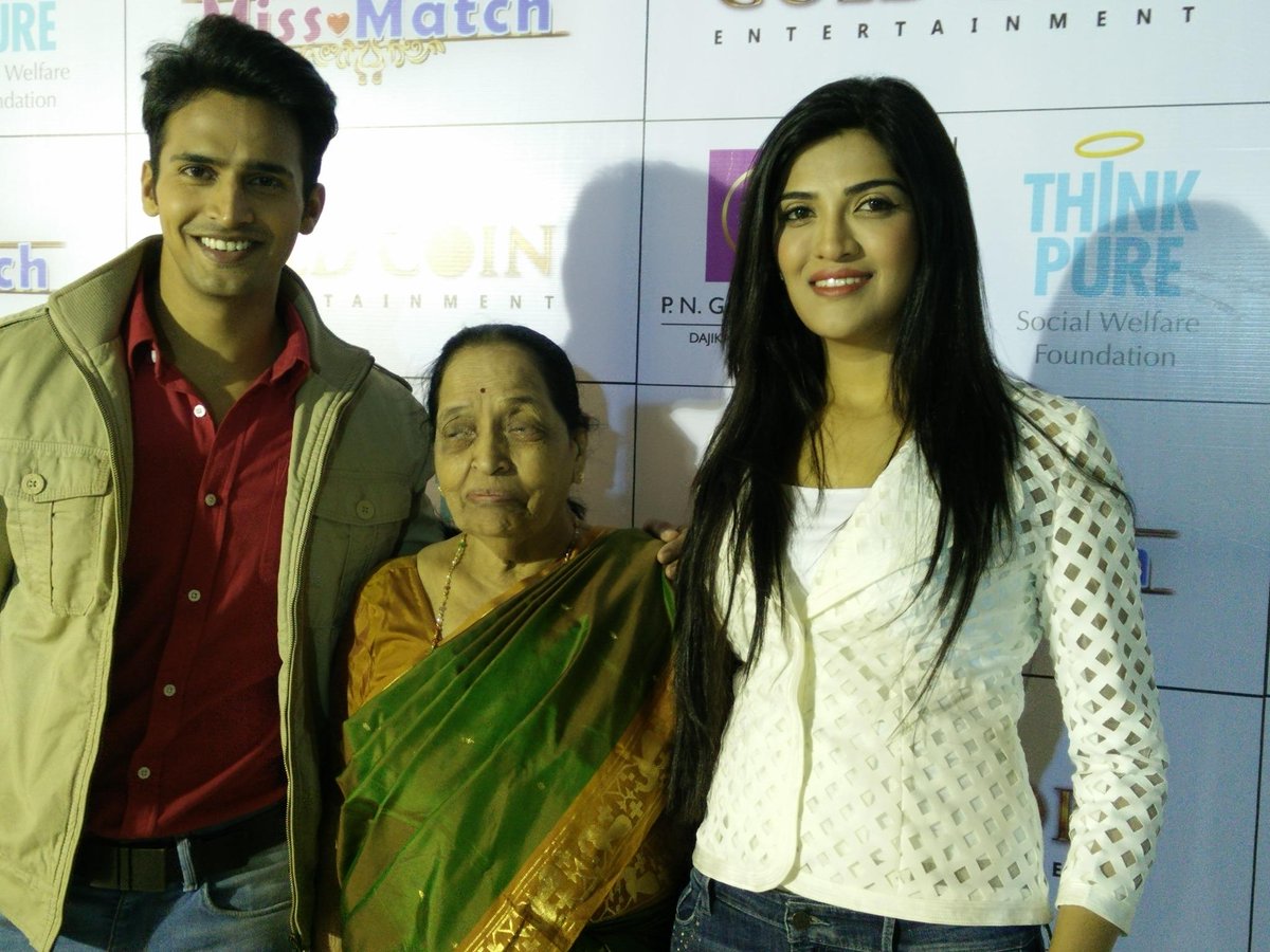 MissMatch12Dec's tweet photo. Miss Match Team with Shalini Vatve ( Lead Actress Mrinmai Kolwalkar's grandmother ) at Dajikaka Gadgil Museum http://t.co/rlOGYb8RjS