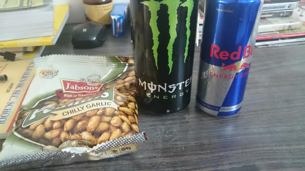 vj_2_crazy's tweet photo. Celebrating Sunday :) #monster #redbull http://t.co/9rFo5HAxxh