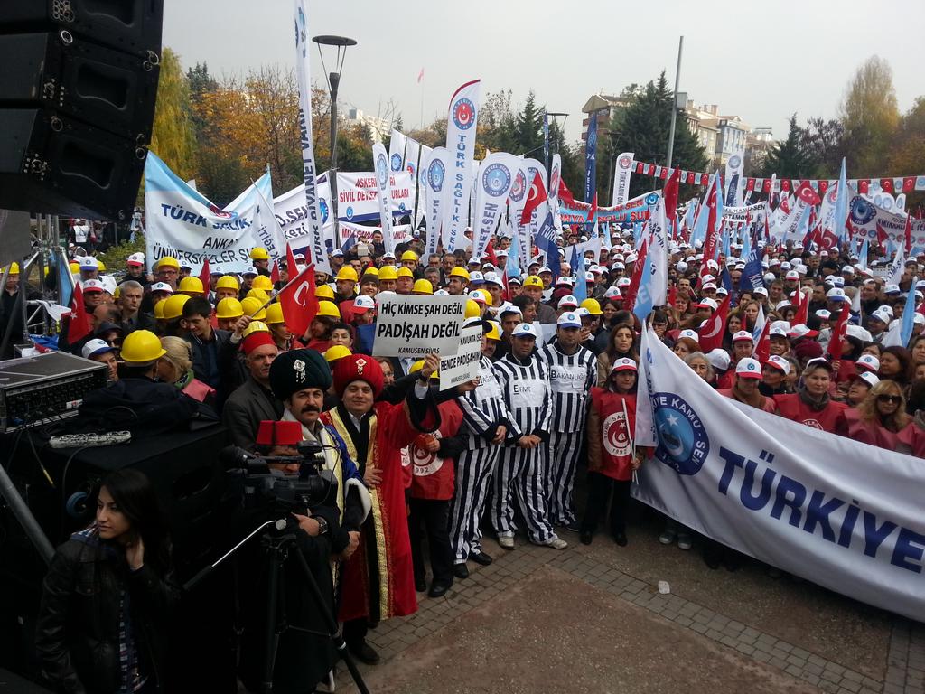 <a href="/TURKULASIM/">TÜRK ULAŞIM-SEN</a> 6 Aralik  Ek zam eyleminin en renkli kafilesi yine Sivas Kamu-Sen'di. Emeğinize sağlık arkadaşlar.