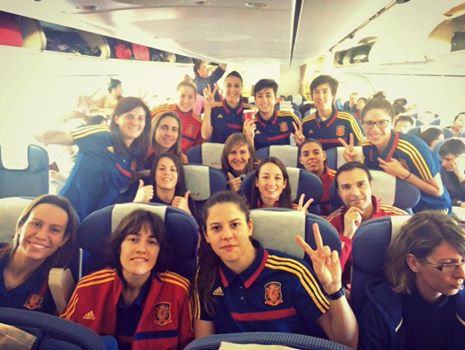 maapf's tweet photo. @Futbol_RTVE La Selección Española de Fútbol Sala en el avión que les llevará a jugar el Mundial en Costa Rica http://t.co/m3ZgsbFcRk