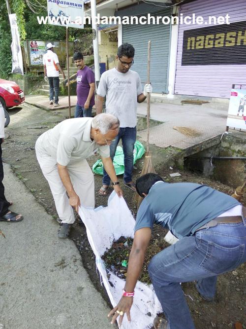 AndamanNews's tweet image. #SwatchchBharatCampaign: #ModiSupporters Clean BJP Office Premises #Andaman andamanchronicle.net/index.php?opti…