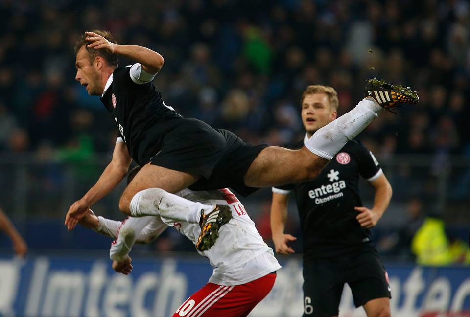 Noveski leaps over a Hamburg player Noveski leaps over a Hamburg player