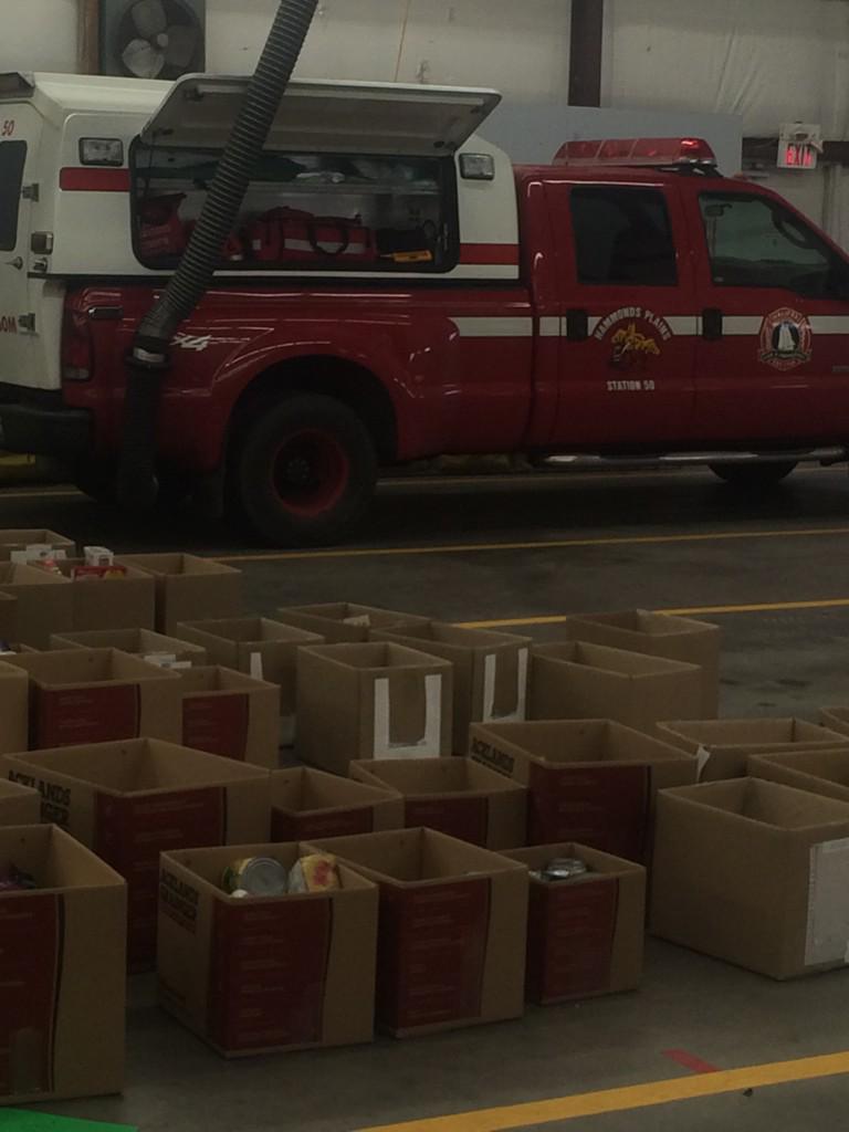BenJessome's tweet photo. Great to see so many people giving their time & holiday donations! Thank you! @hfxfire @HammondsPlains #SantaDriveBy http://t.co/uUZ9ePMIzZ