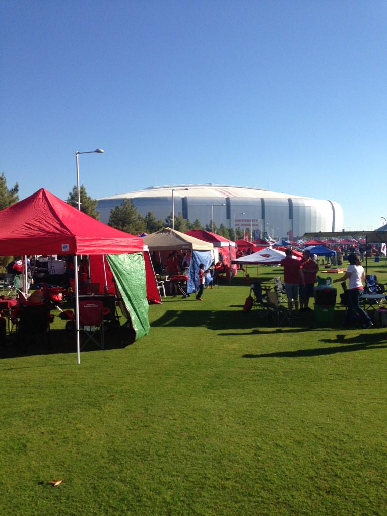 Schmitty713's tweet photo. Let's go @KCChiefs!!! Showing Cards fans how to tailgate. #RoadSupport http://t.co/8wmwygf6bo