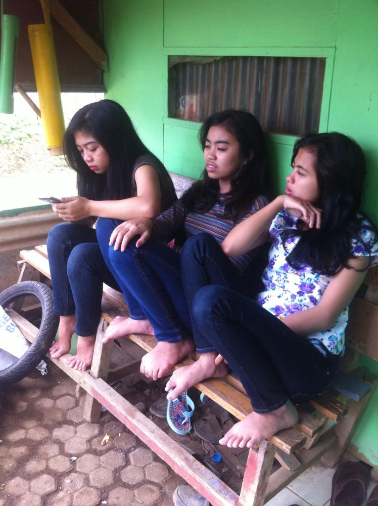 Cengos :D <a href="/nurul_hasanah31/">Nurul Hasanah</a>: Hay <a href="/NadyaaaNA/">Nadya</a> <a href="/indri_RN/">R I R I</a> <a href="/DianDemdem/">Dian D e m d e m</a> ❤️😹😜🙈 "