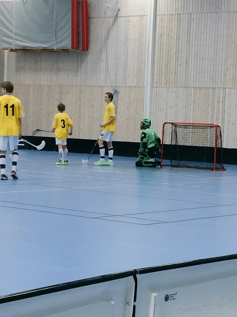 CharlieTennis49's tweet photo. Spelar lillebror i Nilsby @RobinAxelsson31 ? #Biggreenfrog http://t.co/1gBlOkE8EA