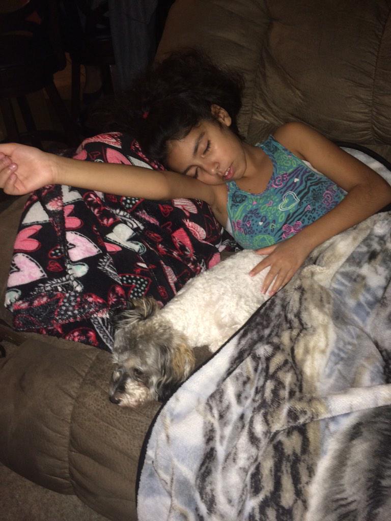 poodlelover709's tweet photo. Had a sleepover with @vampirelover116 last night was fun #fun #sleepover http://t.co/yXMl6tWOaO