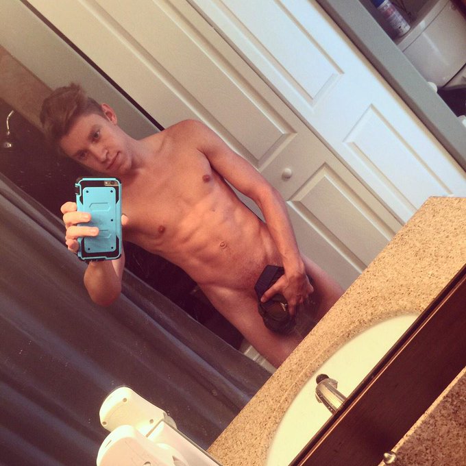 It's Sunday! You know what that means...#NakedSunday #GAY #gayporn http://t.co/rgkixrjxpP