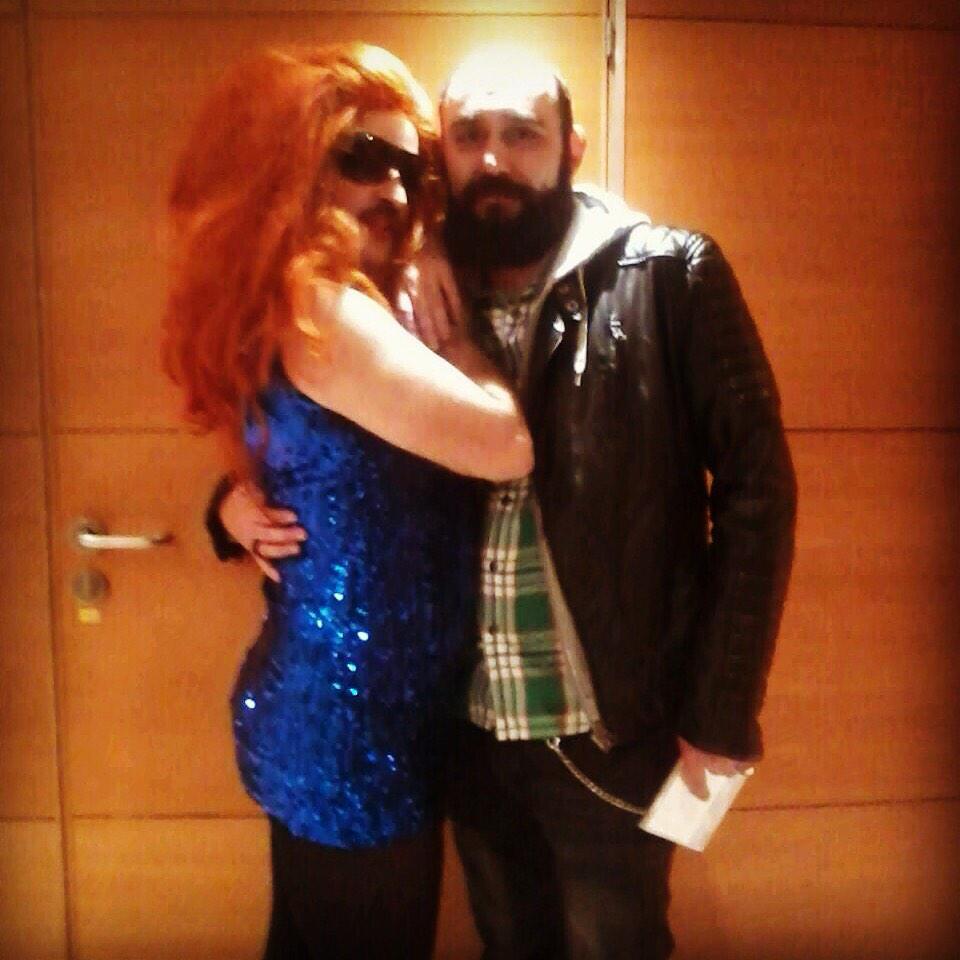 fmsanchez3's tweet photo. Y el glamour se hizo carne con @FeldeneMedicada ... #Feldene #Glamour #ElInterprete #ElInterpreteTour #MuyGrande http://t.co/gn2U3sVUDt