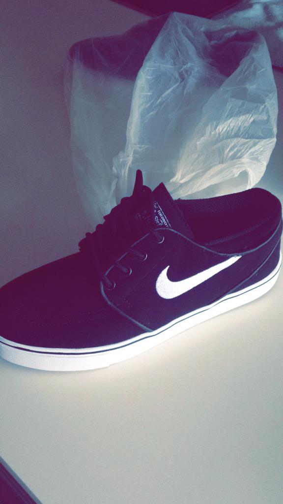 GranaRopa's tweet photo. PEDIDO CLIENTE. 45€ JANOSKI CLASSIC http://t.co/W39vPneRnL