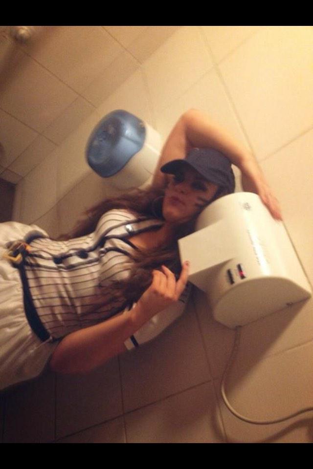 grace_roberts13's tweet photo. Call @DeeAisling for fun, friendship and mabye more 😏 http://t.co/CUU80oAtLL